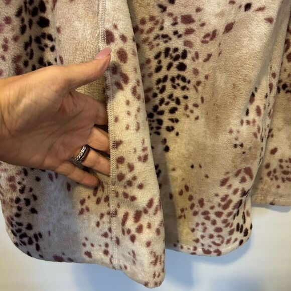 Susan Graver Weekend Size 1X Animal Print Fleece Pocket Front Sweater cowl neck - Picture 6 of 10